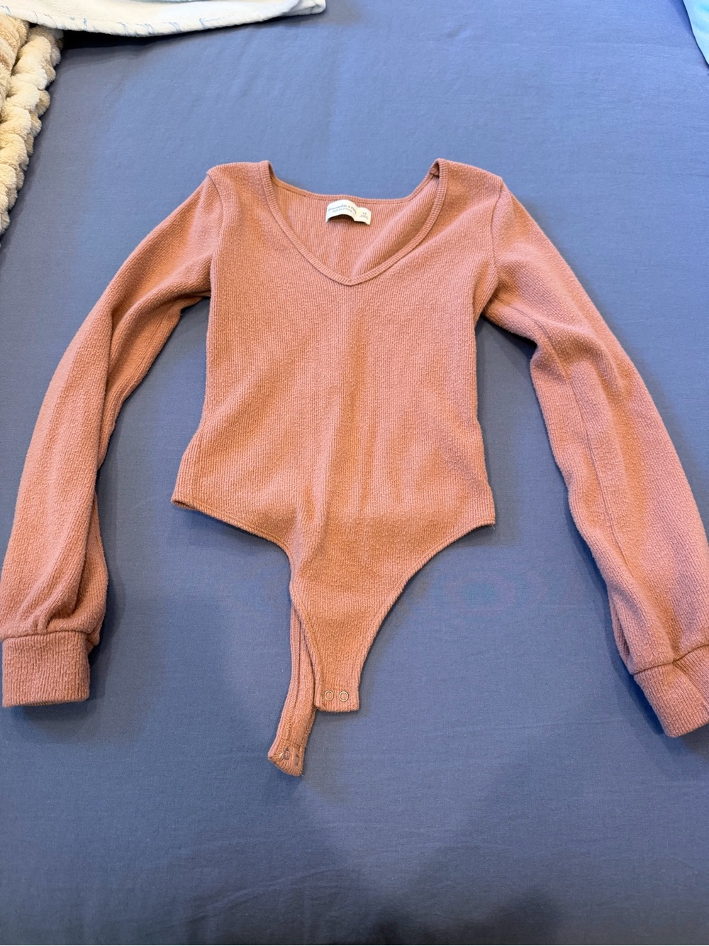 Abercrombie & Fitch Dusty Rose Long-Sleeve V-Neck Bodysuit